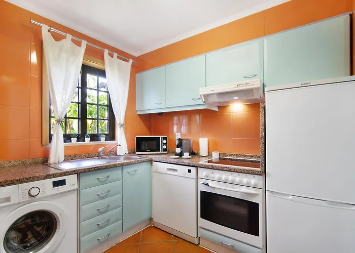 Ema Clube Em בית נופש *