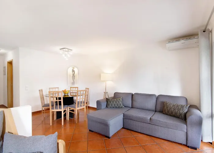 Ema Clube Em בית נופש אלבופיירה