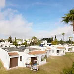 Ema Clube Em بيت للعطل