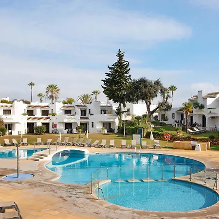 Holiday home Ema Clube Em