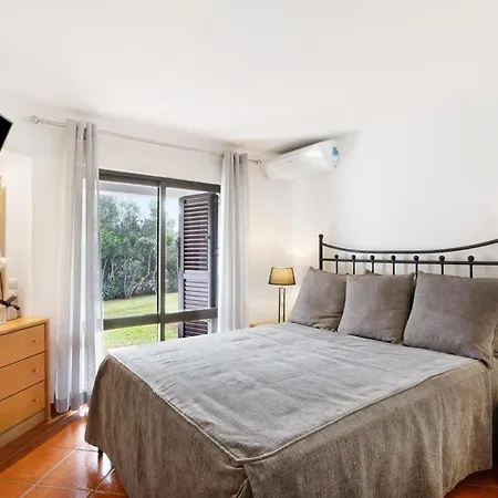 Holiday home Ema Clube Em *